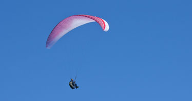 Hang-gliding and paragliding